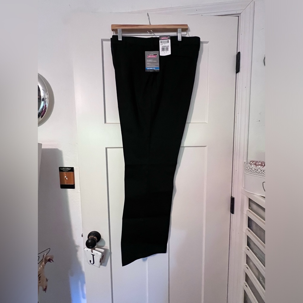 Women’s Dickies pants size 18 NWT